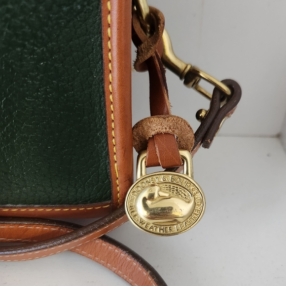 Vintage Dooney and bourke Olive Green Color Pebbled Leather/Tan Crossbody bag - Picture 9 of 13